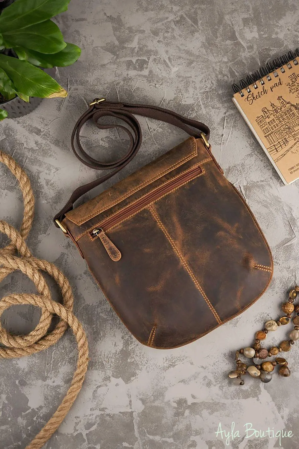 Aged Hunter Leather Messenger Bag
