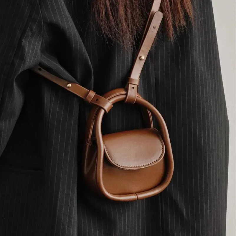 Alexia | Trendy Mini Crossbody Saddle Bag – Stylish & Functional