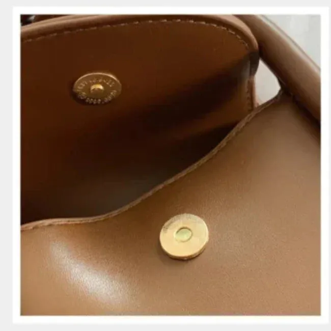Alexia | Trendy Mini Crossbody Saddle Bag – Stylish & Functional