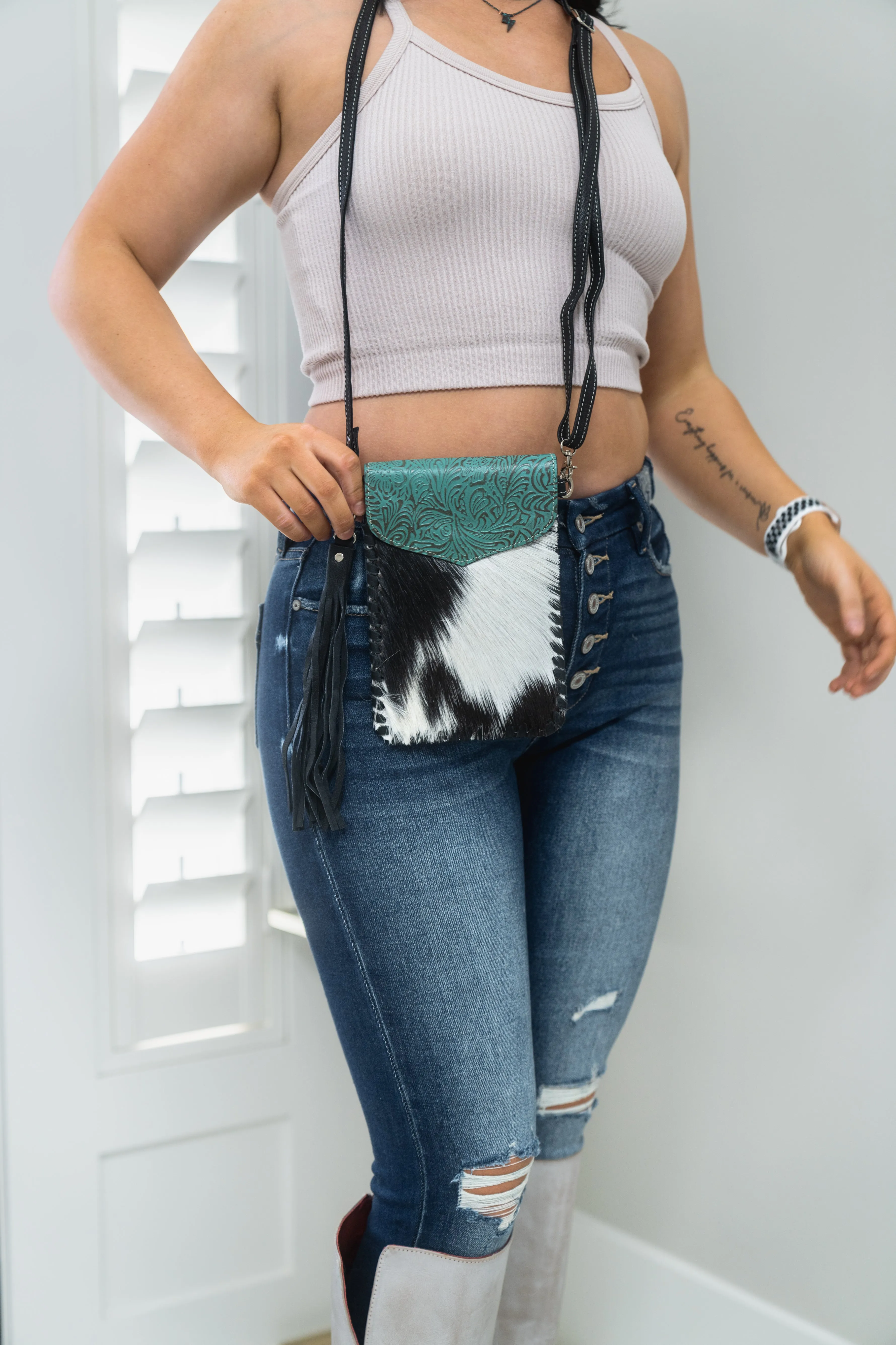 Crossbody Western Tooled Leather Phone Mobile Purse Boho Ranch Shop (Black)