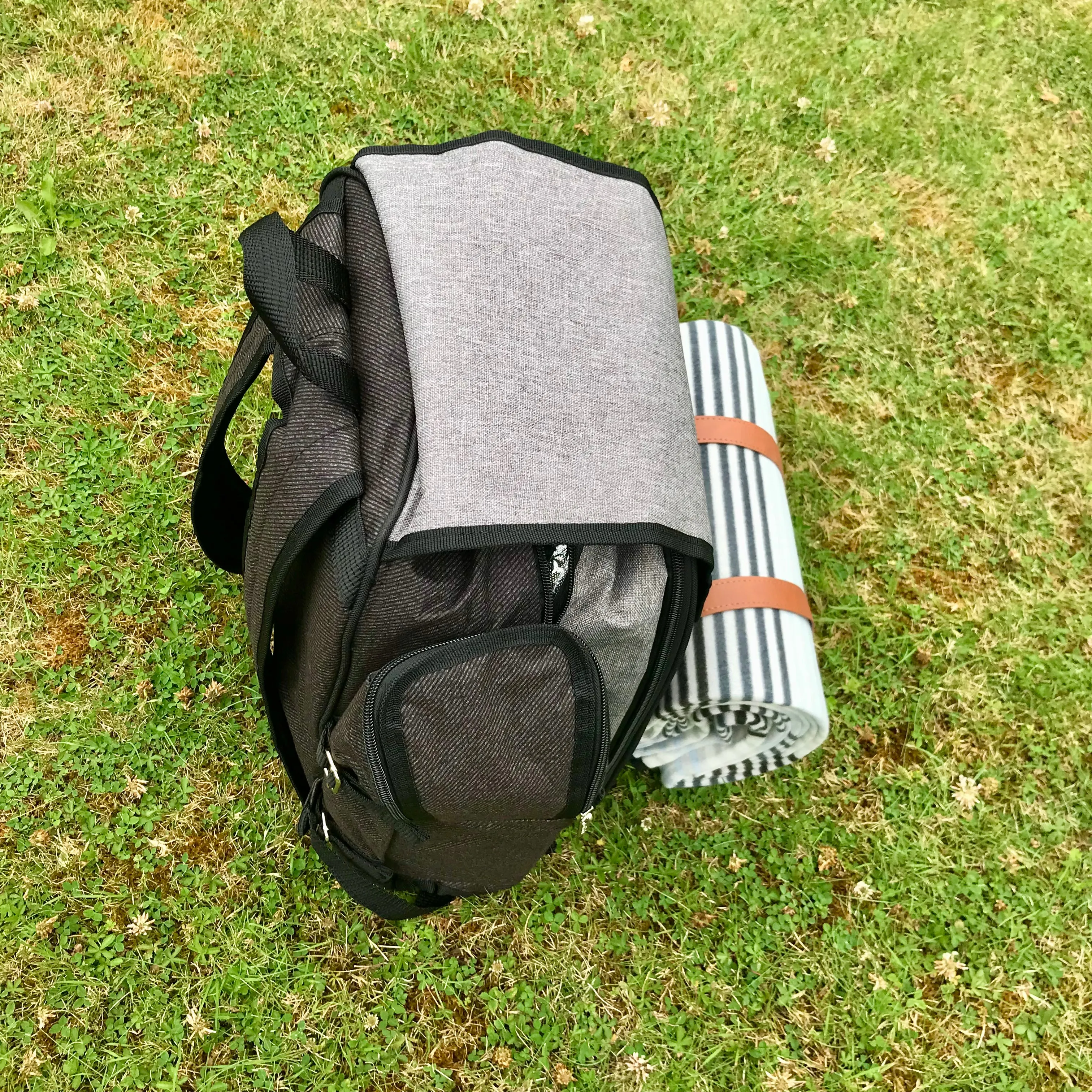 Fully equipped picnic basket back pack in grey with blanket for 4 persons