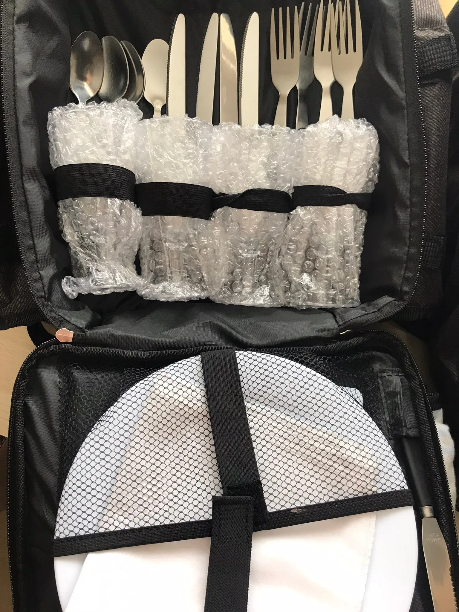 Fully equipped picnic basket back pack in grey with blanket for 4 persons