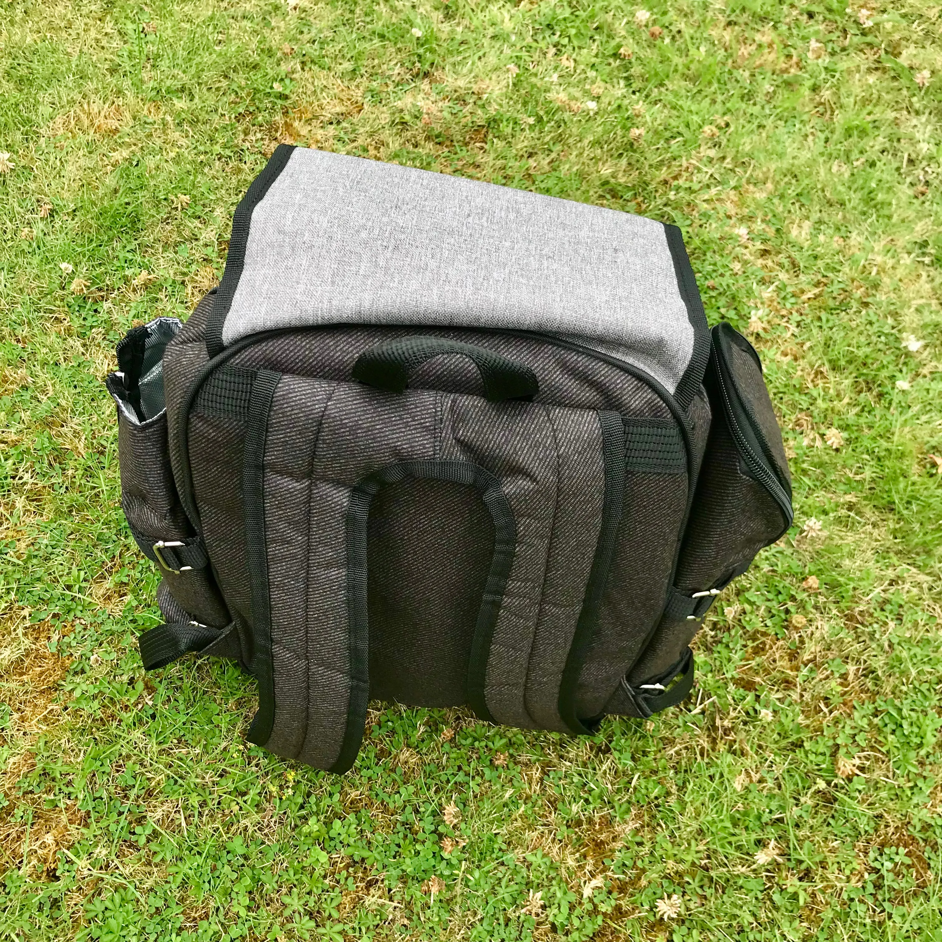 Fully equipped picnic basket back pack in grey with blanket for 4 persons