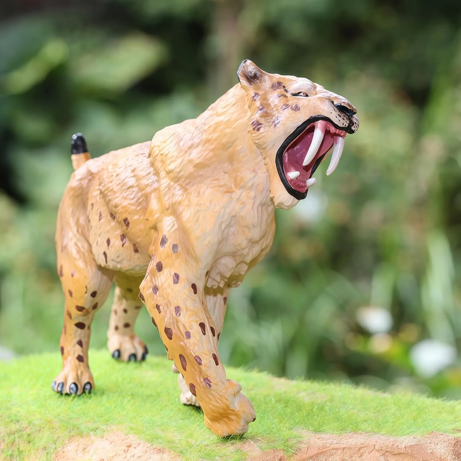Gemini&Genius Saber-Toothed Tiger Animals Action Figure Toys for Kids (Smilodon)