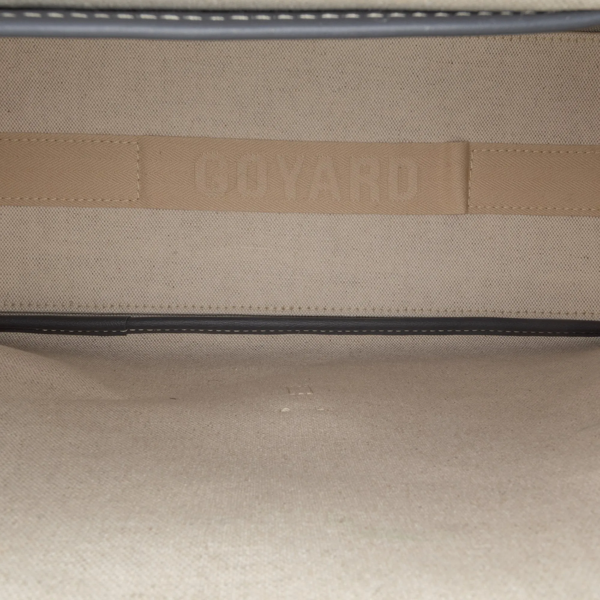 Goyardine Capetien Messenger