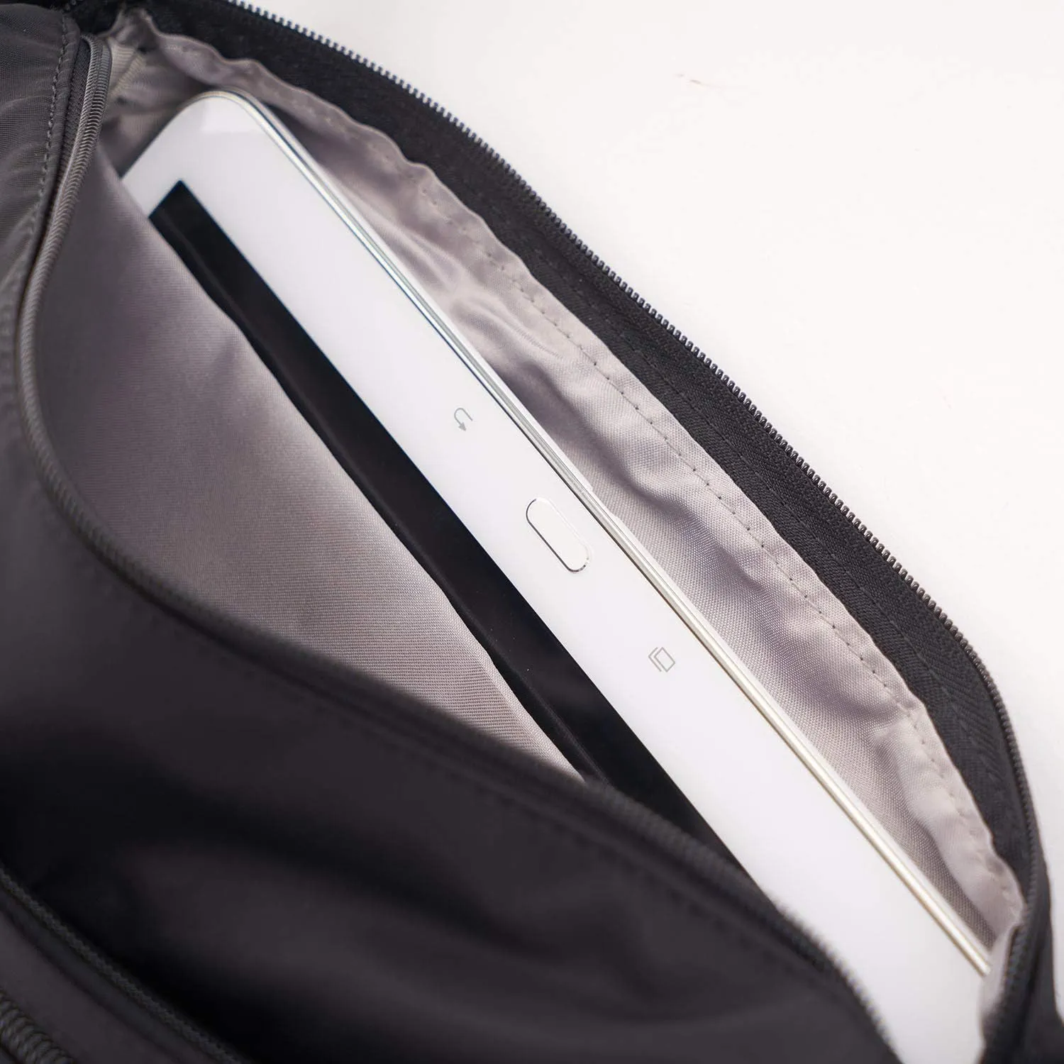 Hedgren Eye M, Shoulder Bag, Tablet Pocket, RFID Blocking, Brown