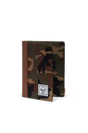 Herschel - Raynor Passport Holder in Woodland Camo