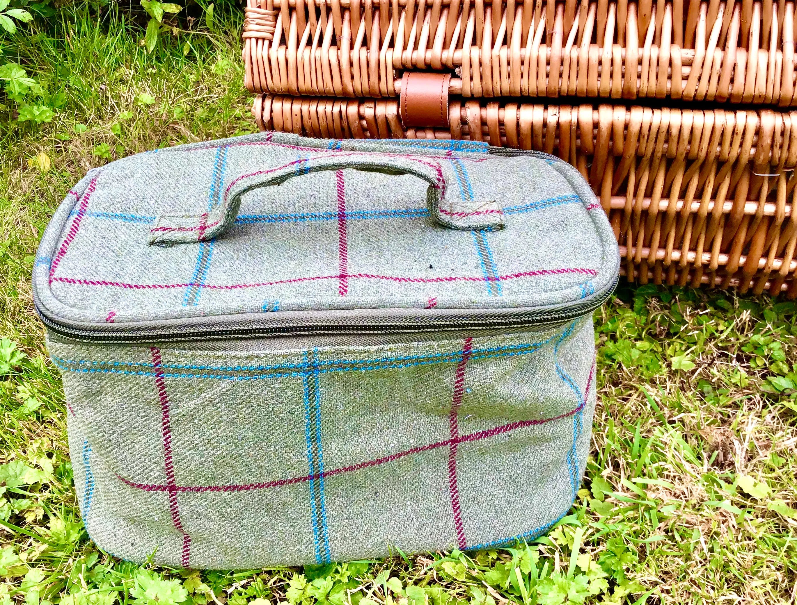 Insulated cooler bags