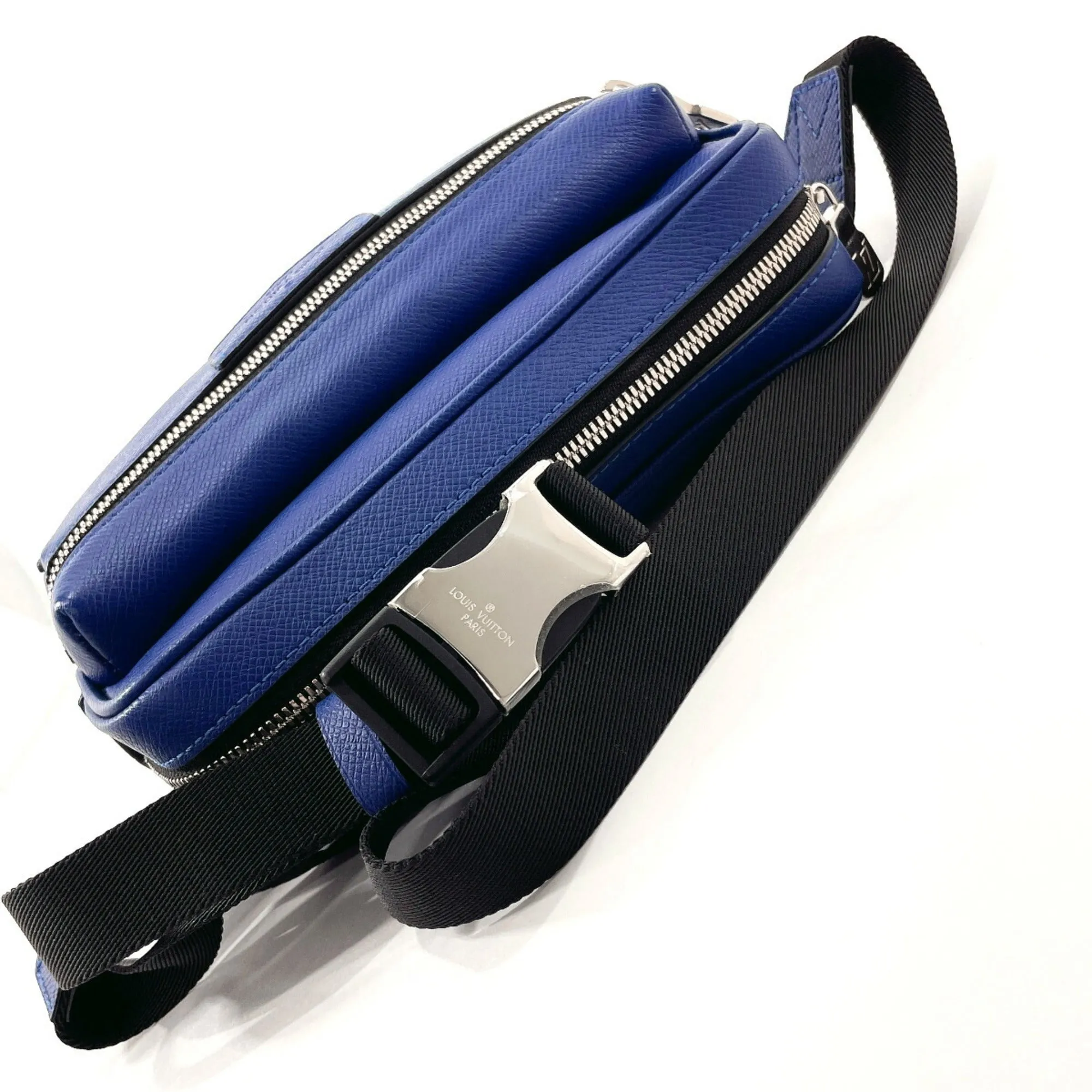 Louis Vuitton Messenger Outdoor  Leather Shoulder Bag ()