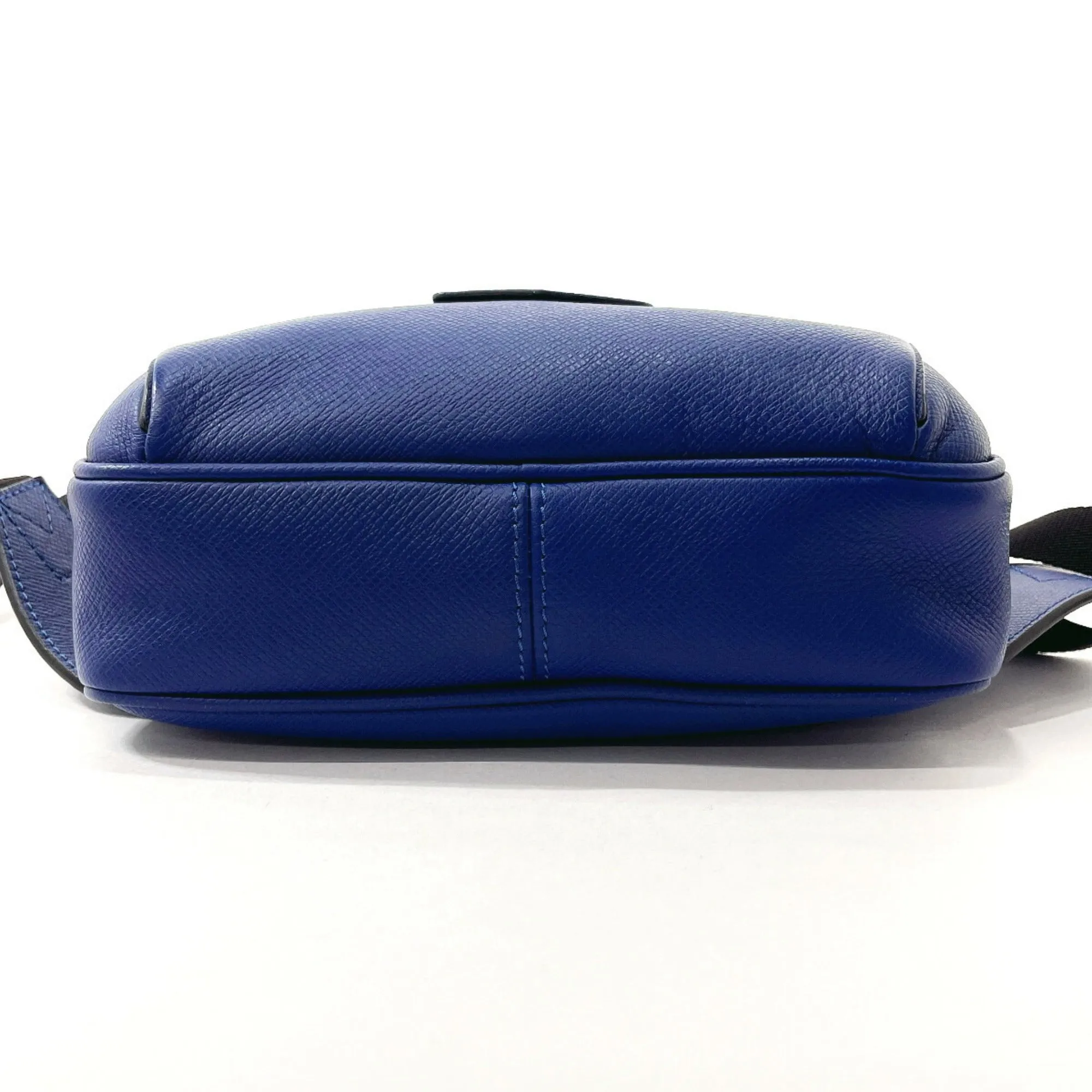 Louis Vuitton Messenger Outdoor  Leather Shoulder Bag ()