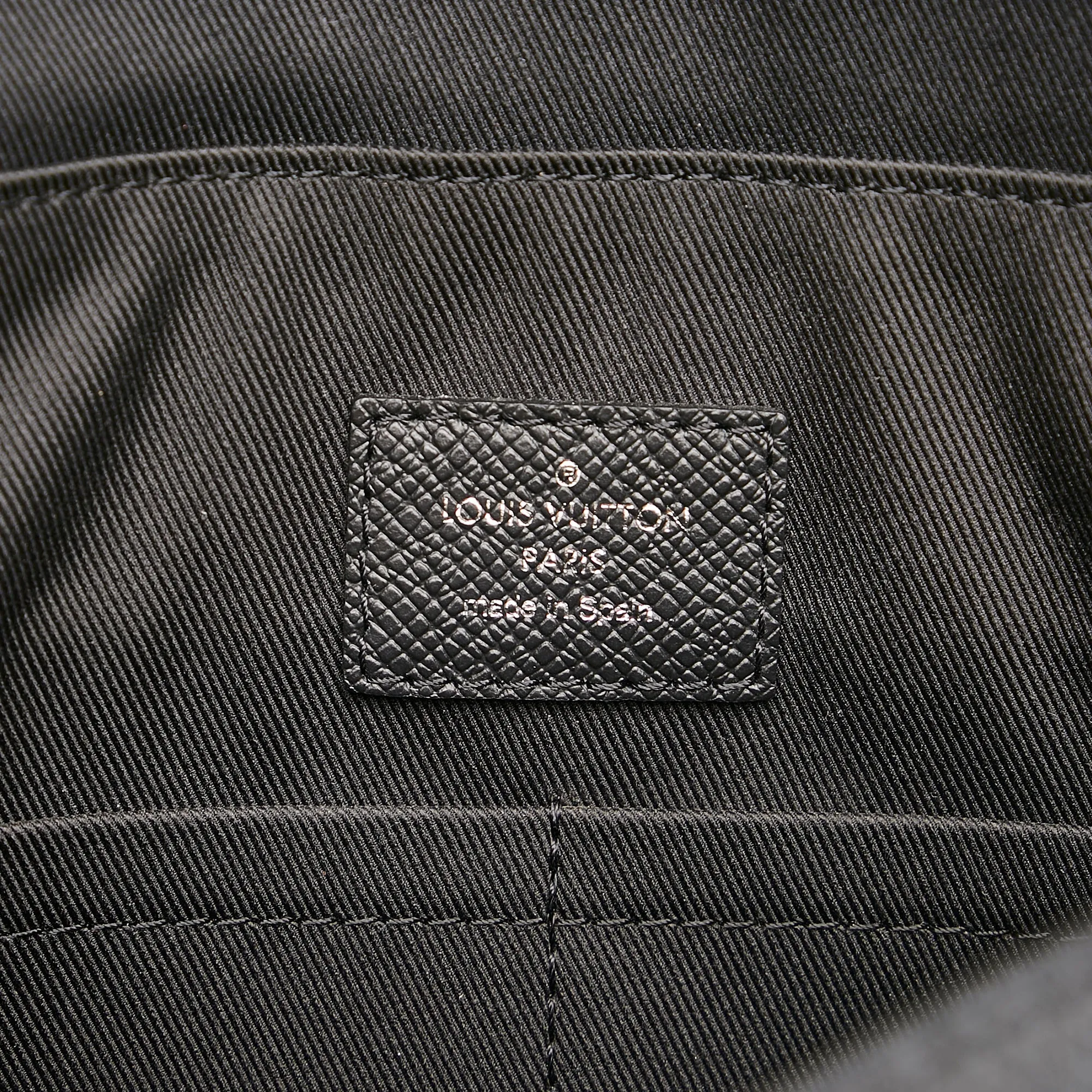 Louis Vuitton Outdoor Flap Messenger Black Taïgarama