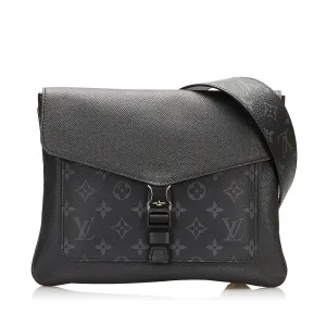 Louis Vuitton Outdoor Flap Messenger Black Taïgarama