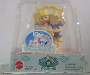 Mattel Cabbage Patch Kids Figurines Feeding Julia Rose