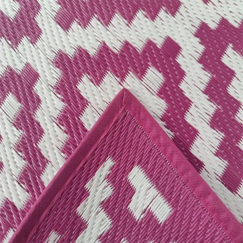 Versatile Washable Picnic Rugs: Ideal for Living Rooms and Outdoor Picnic-Red